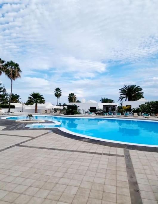 Apartamento Playa Bastian First Line Of The Sea Costa Teguise Exterior foto